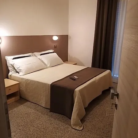 Ideal Hotel