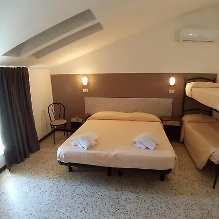 Ideal Hotel