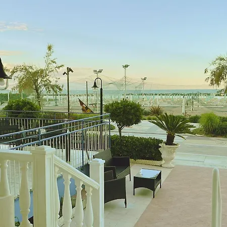 Ideal Hotel