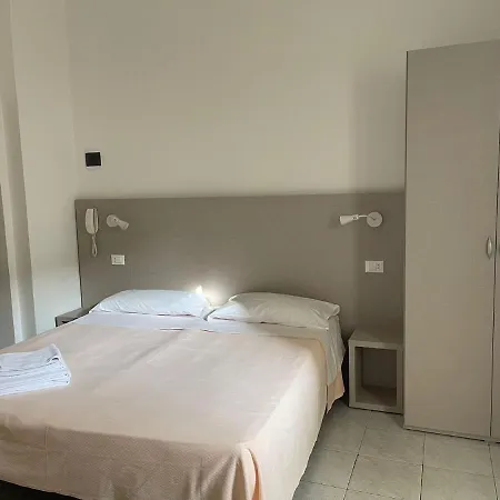 Ideal מלון 3*