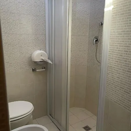 Ideal מלון 3*