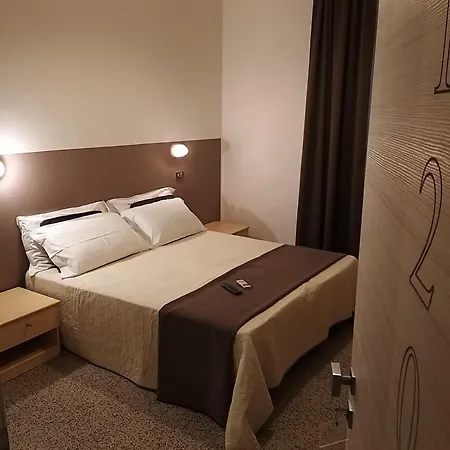 Ideal מלון 3*
