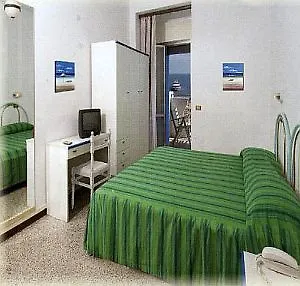 מלון Ideal